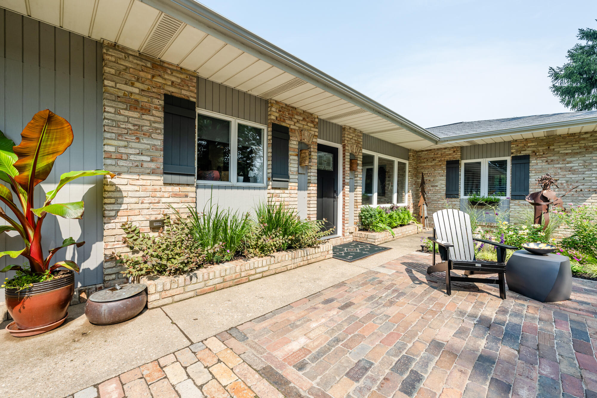 2585 Lake Bluff Terrace