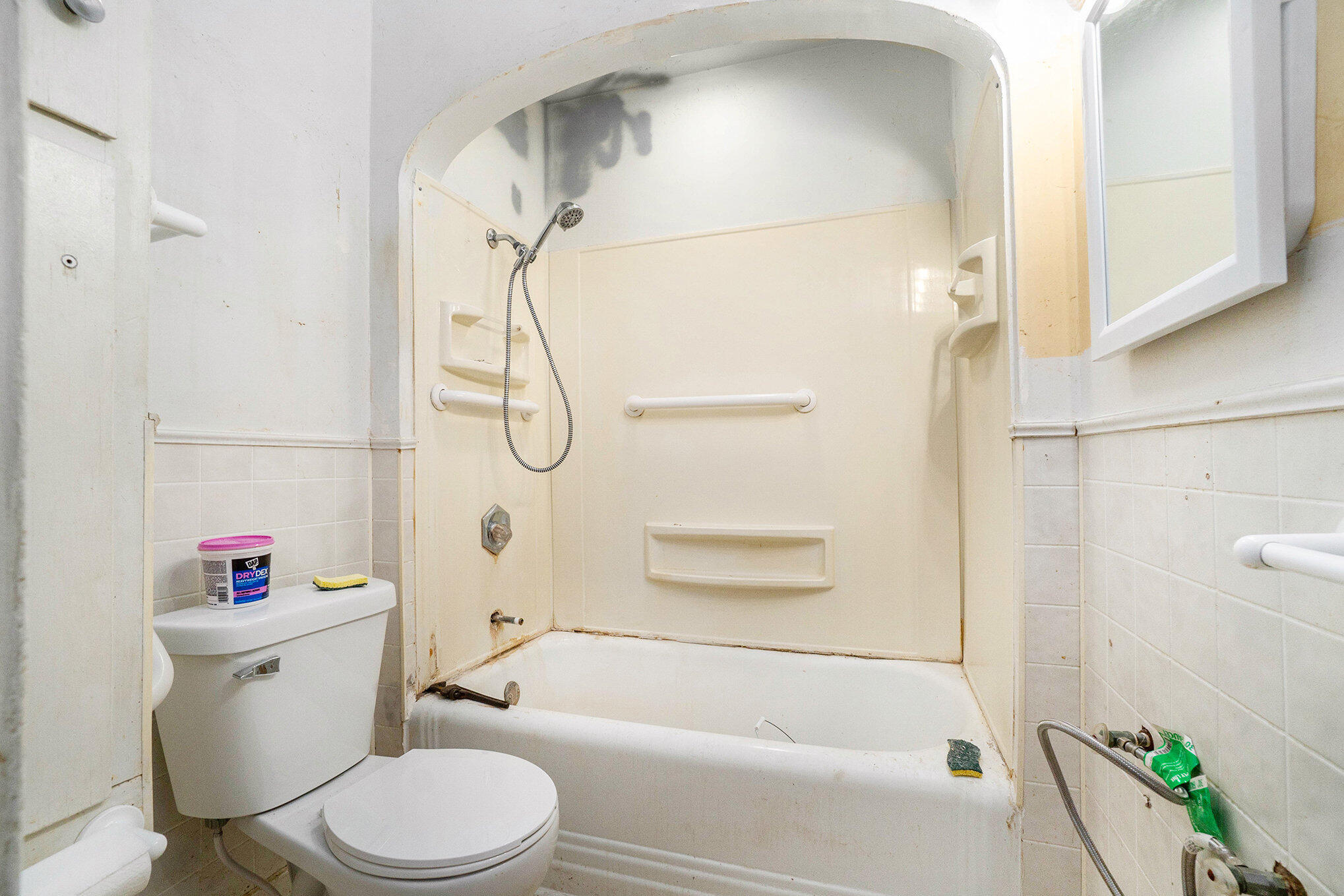 Kalamazoo, Michigan 49048, United States, 2 Bedrooms Bedrooms, ,1 BathroomBathrooms,Residential,Pending,4455