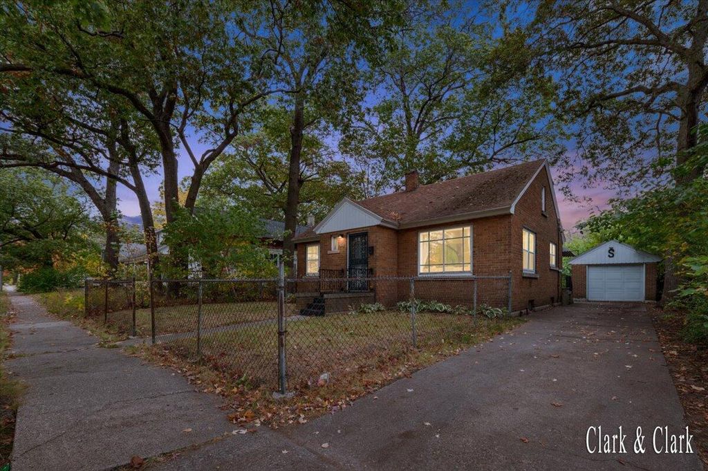 Photo of 2520 Sanford Street, Muskegon, MI 49444 (MLS # 25052573)