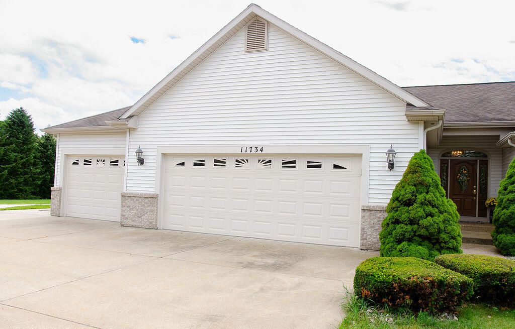 Photo of 11734 Lindy Court, Rockford, MI 49341 (MLS # 25034521)