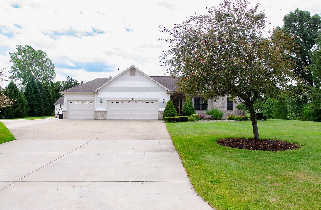 Photo of 11734 Lindy Court, Rockford, MI 49341 (MLS # 25034521)