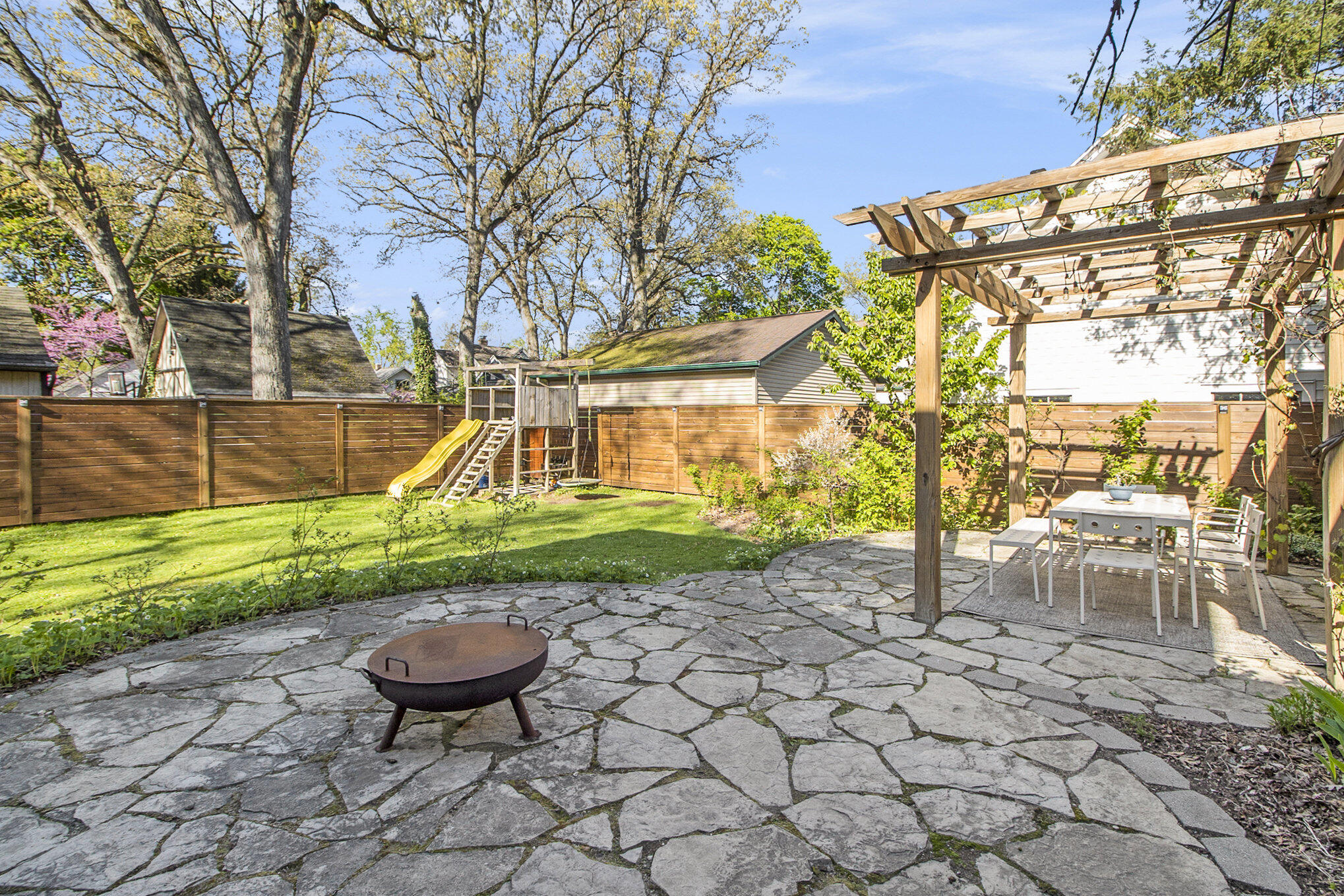 Kalamazoo, Michigan 49008, United States, 4 Bedrooms Bedrooms, ,3 BathroomsBathrooms,Residential,Active,128415