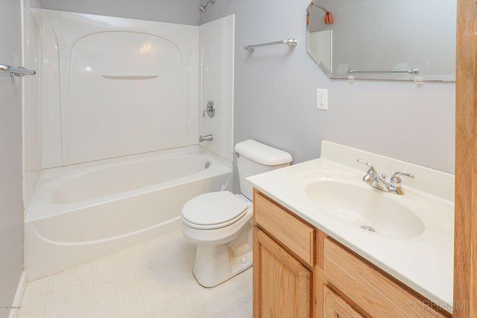 Portage, Michigan 49024, United States, 4 Bedrooms Bedrooms, ,3 BathroomsBathrooms,Residential,Active,224268