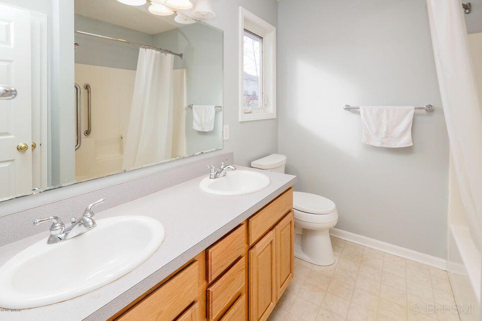 Portage, Michigan 49024, United States, 4 Bedrooms Bedrooms, ,3 BathroomsBathrooms,Residential,Active,224268