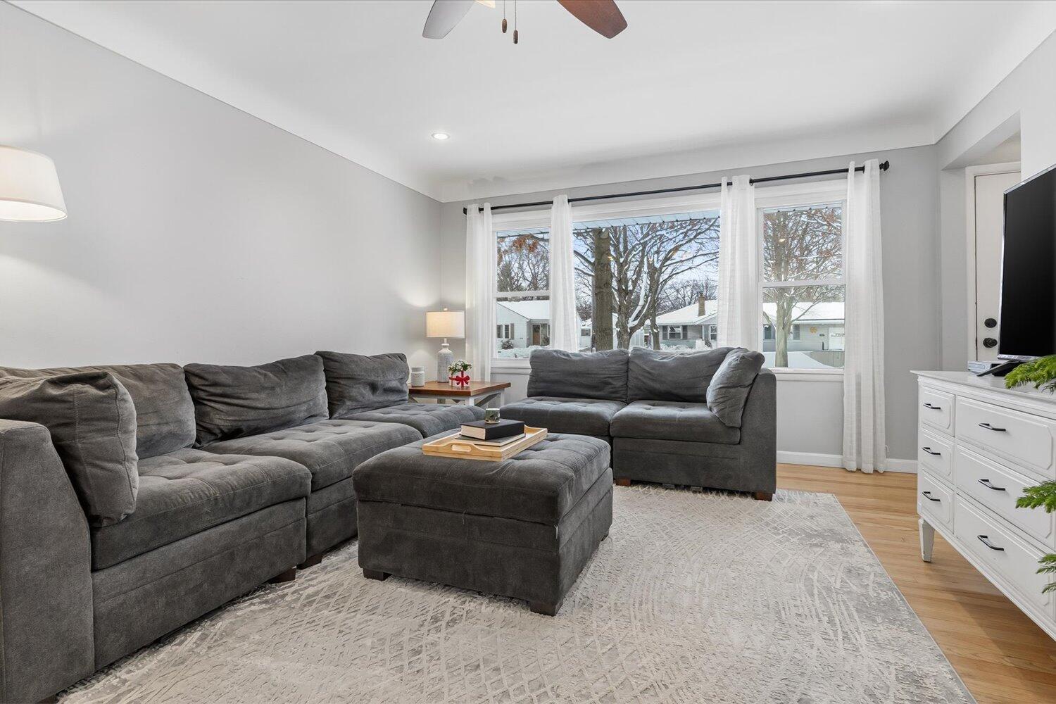 3421 Devonshire Avenue