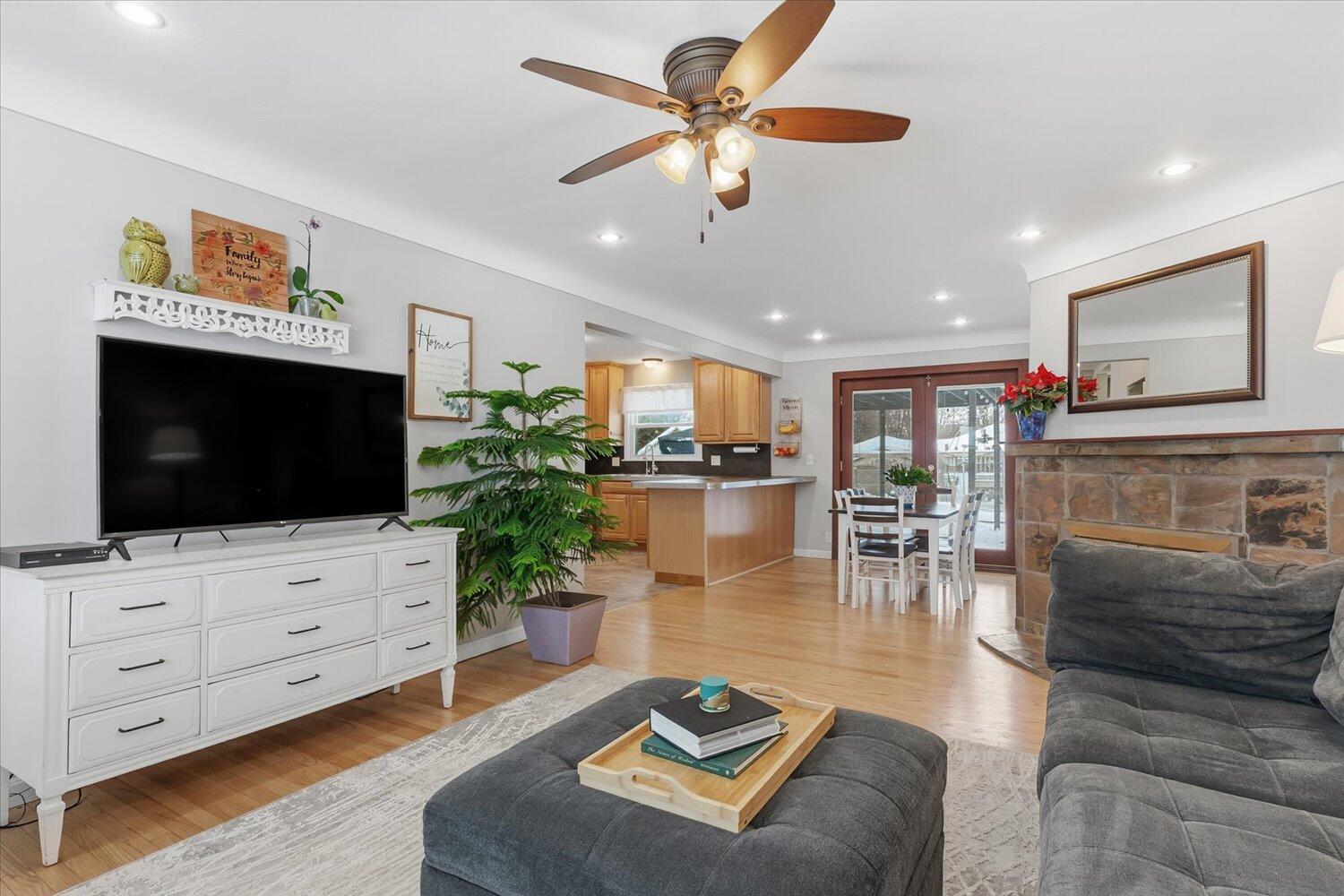 3421 Devonshire Avenue