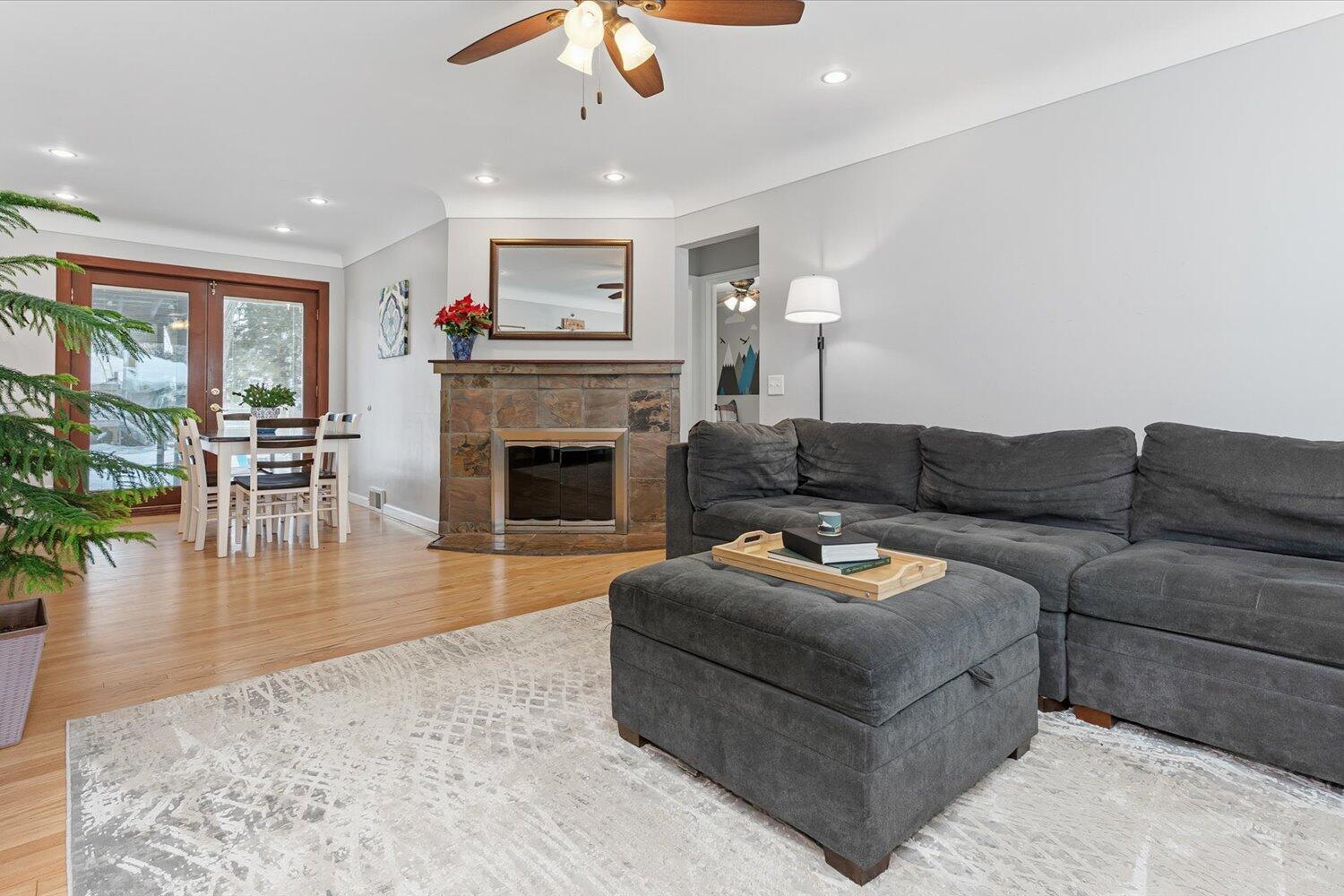 3421 Devonshire Avenue