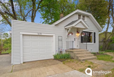 Photo of 1619 7th Street NW, Grand Rapids, MI 49504 (MLS # 26021969)