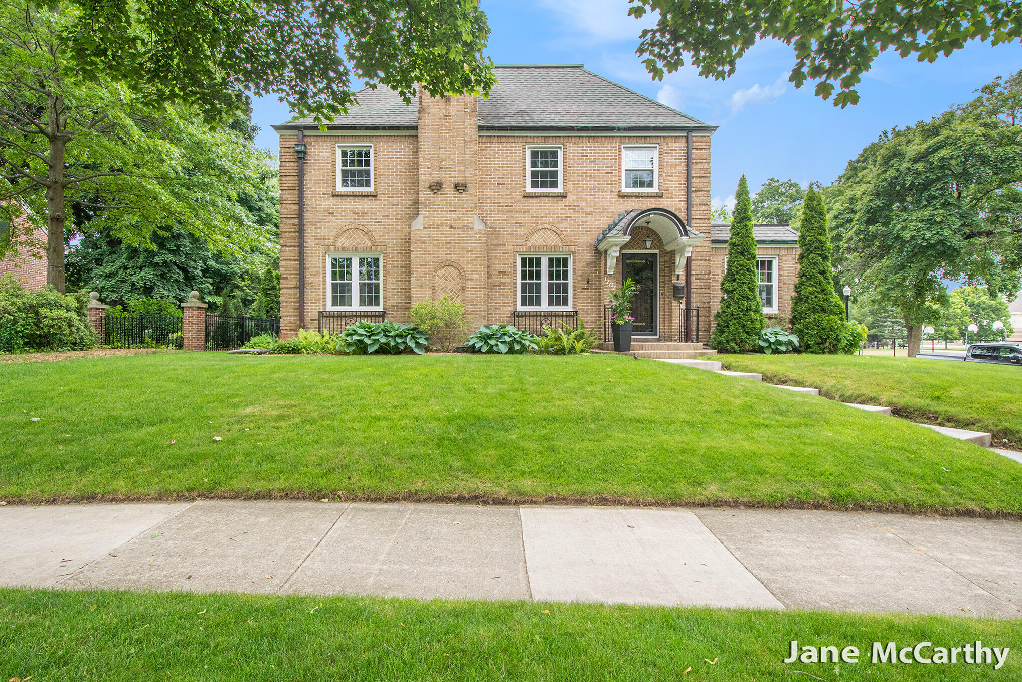 1101 Cadillac Drive SE