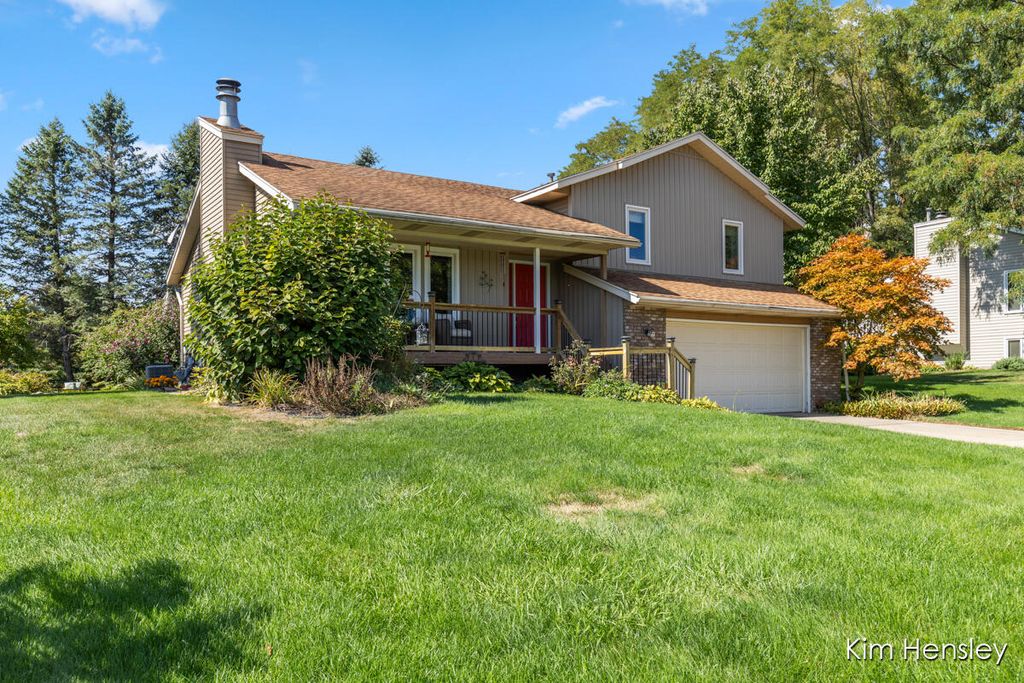 Photo of 7039 Crescenda Drive NE, Rockford, MI 49341 (MLS # 25048659)
