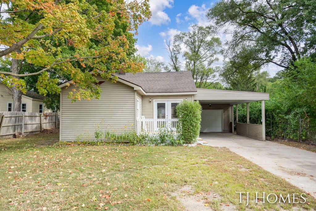 Photo of 1130 Center Street, Muskegon, MI 49442 (MLS # 25050942)