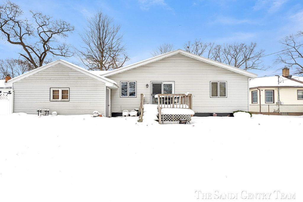 Photo of 831 West Street, Muskegon, MI 49442 (MLS # 26005408)