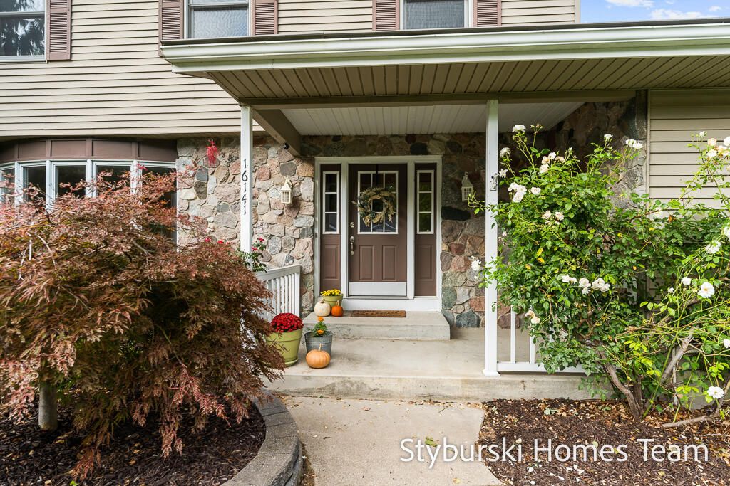 Photo of 16141 Terrace Road, Spring Lake, MI 49456 (MLS # 25049212)