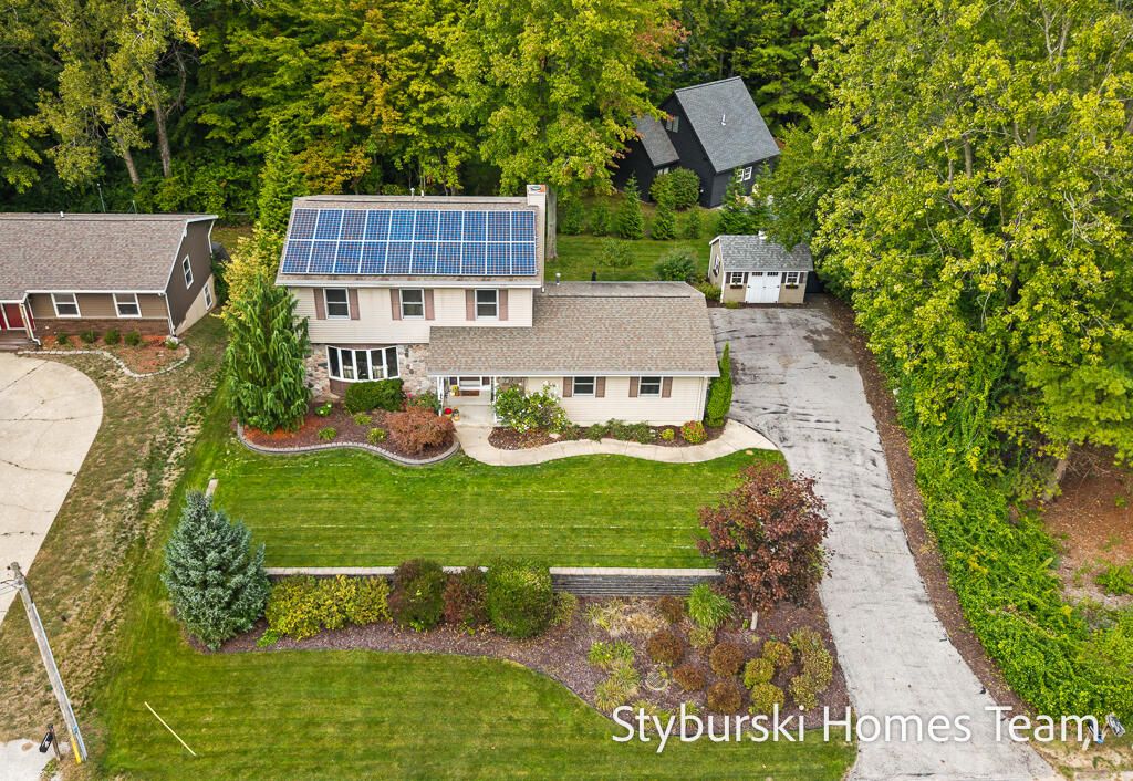 Photo of 16141 Terrace Road, Spring Lake, MI 49456 (MLS # 25049212)