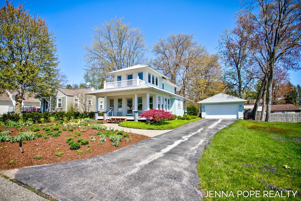 Photo of 17554 Grand River Avenue, Spring Lake, MI 49456 (MLS # 26019380)