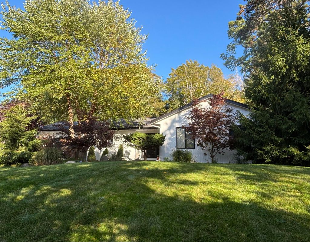 Photo of 12919 Sikkema Drive, Grand Haven, MI 49417 (MLS # 25052901)