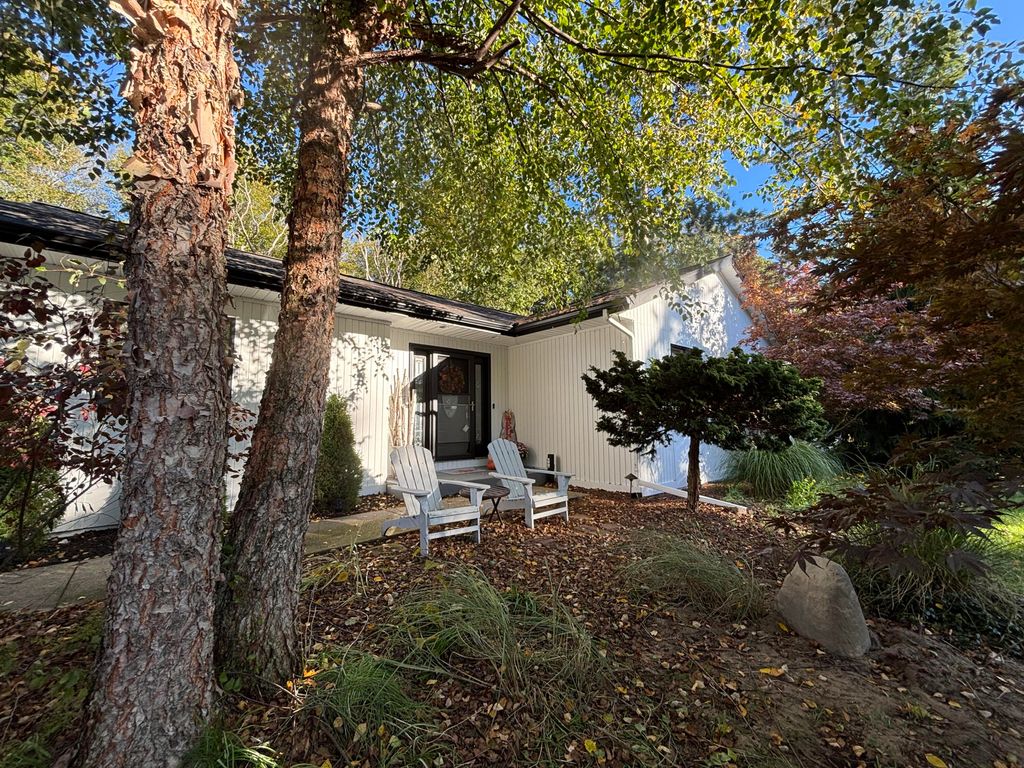 Photo of 12919 Sikkema Drive, Grand Haven, MI 49417 (MLS # 25052901)