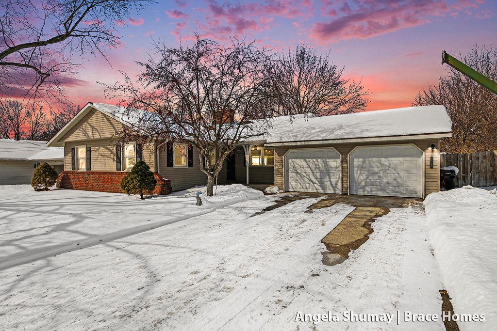 Photo of 2785 Northville Drive NE, Grand Rapids, MI 49525 (MLS # 26004915)