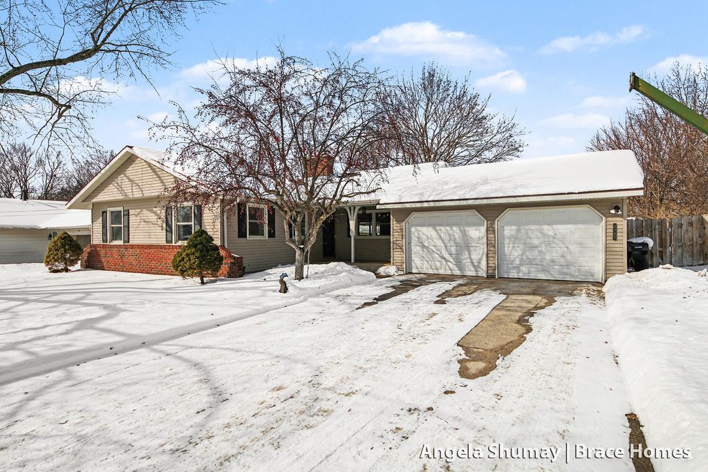 Photo of 2785 Northville Drive NE, Grand Rapids, MI 49525 (MLS # 26004915)