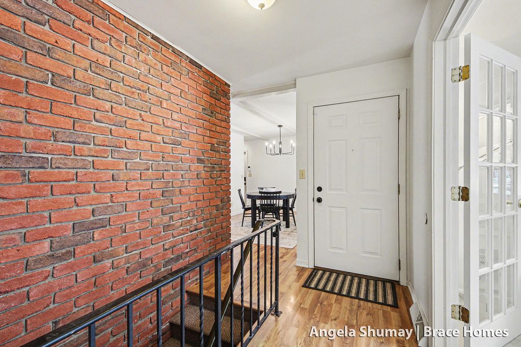 Photo of 2785 Northville Drive NE, Grand Rapids, MI 49525 (MLS # 26004915)