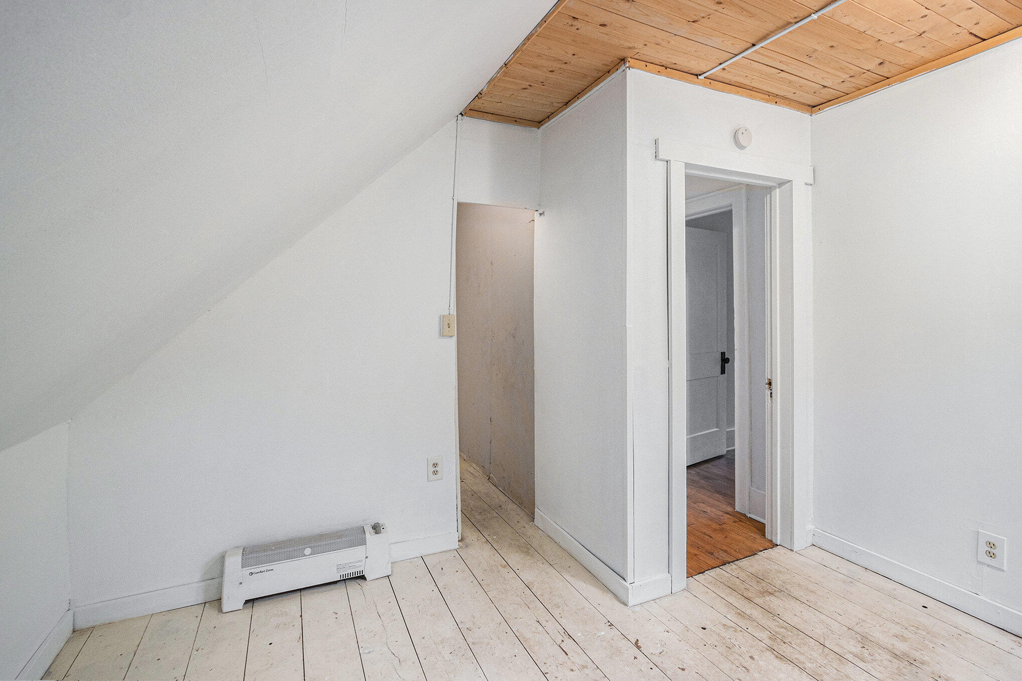 Kalamazoo, Michigan 49001, United States, 4 Bedrooms Bedrooms, ,1 BathroomBathrooms,Residential,Active,82033