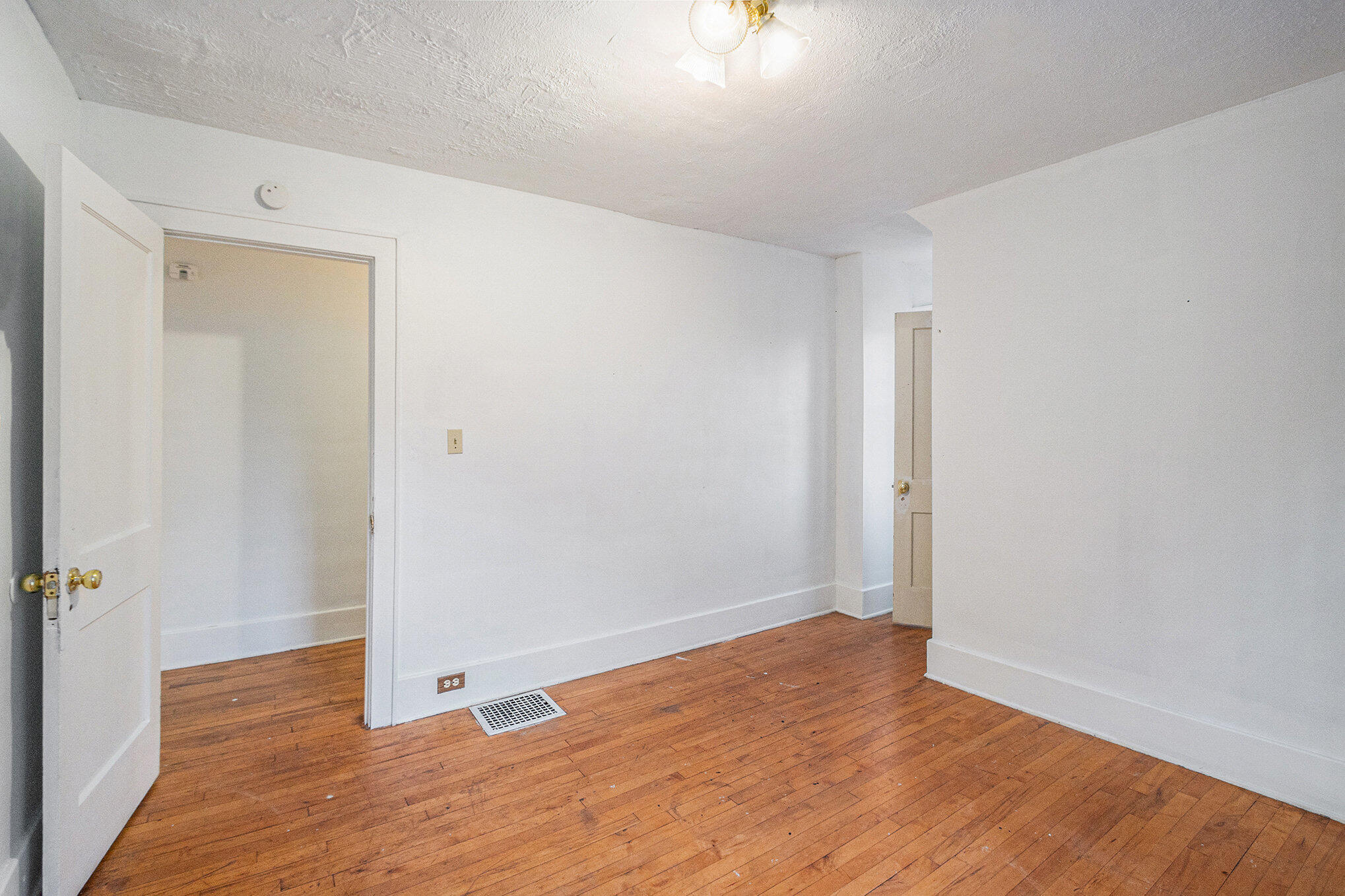 Kalamazoo, Michigan 49001, United States, 4 Bedrooms Bedrooms, ,1 BathroomBathrooms,Residential,Active,82033