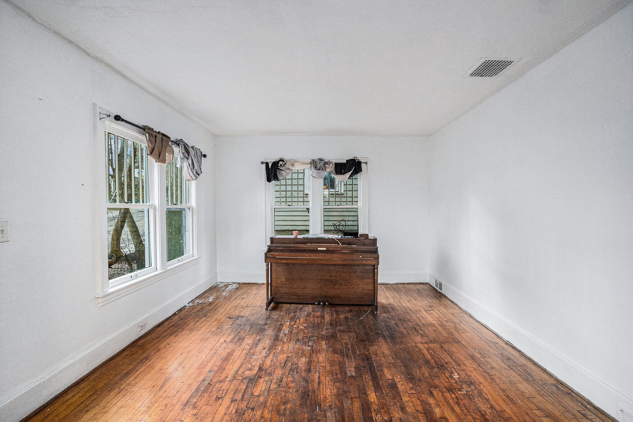 Kalamazoo, Michigan 49001, United States, 4 Bedrooms Bedrooms, ,1 BathroomBathrooms,Residential,Active,82033