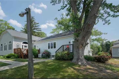 7372 North Shore Drive Unit 22, South Haven, MI 49090 - MLS#: 25013728