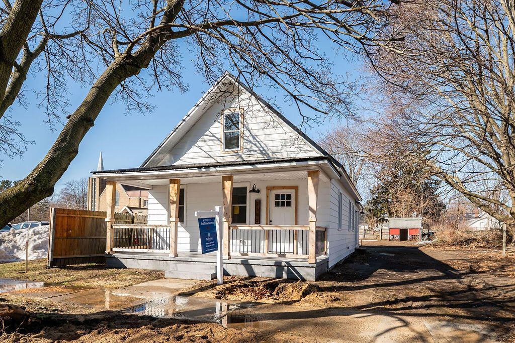 Photo of 2102 Morton Avenue, Muskegon, MI 49441 (MLS # 26007117)