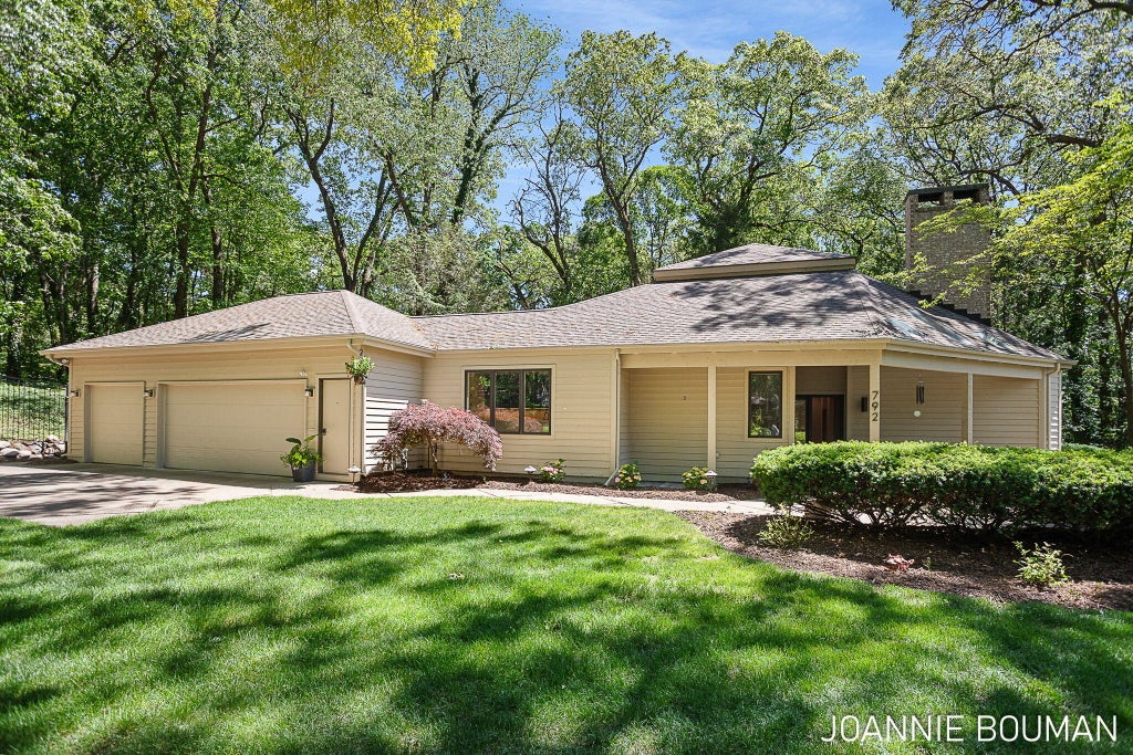 Photo of 792 Pine Bay Avenue, Holland, MI 49424 (MLS # 26030402)