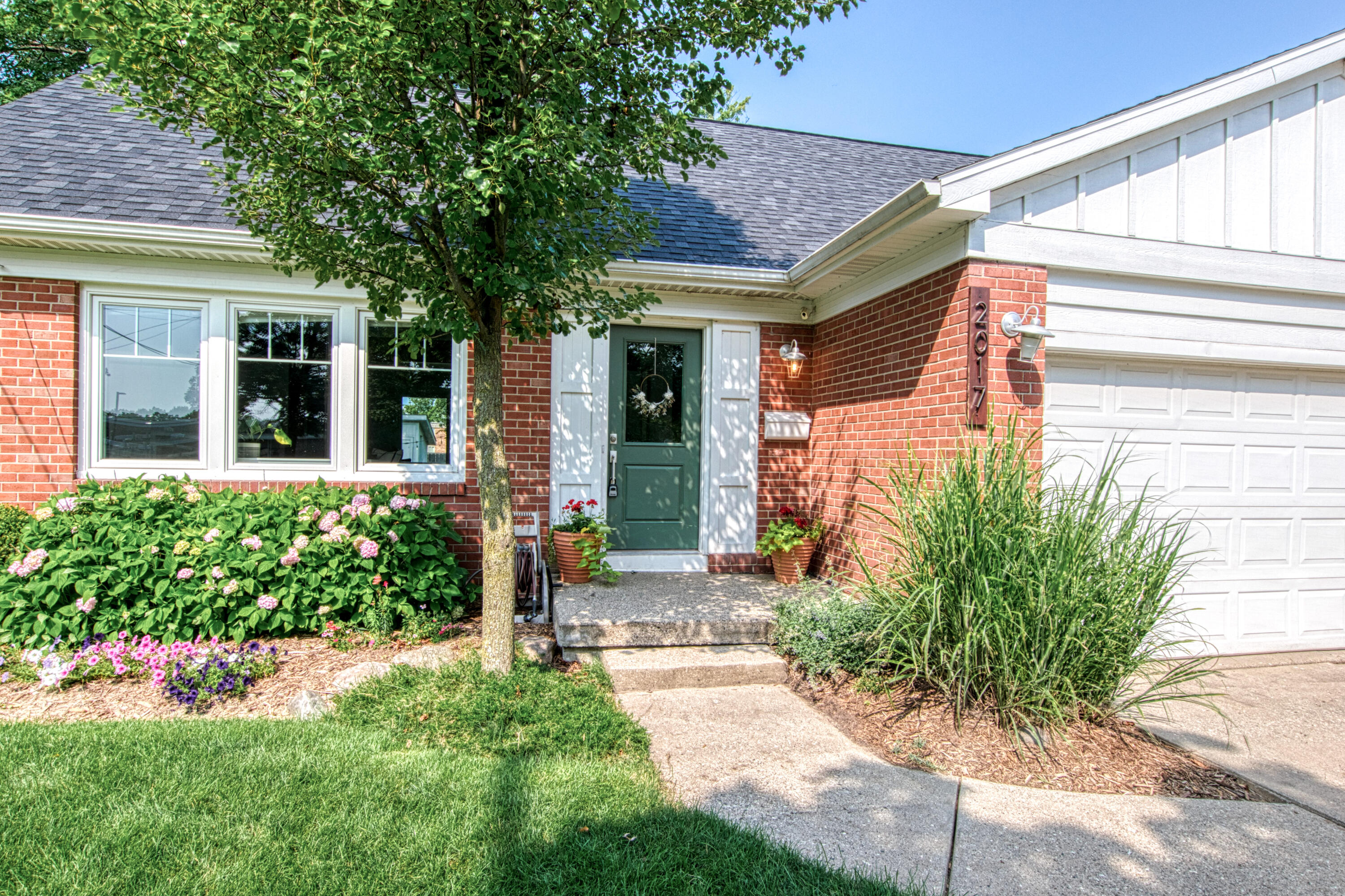 Photo 4 of 40 of 2017 Chesaning Drive SE house