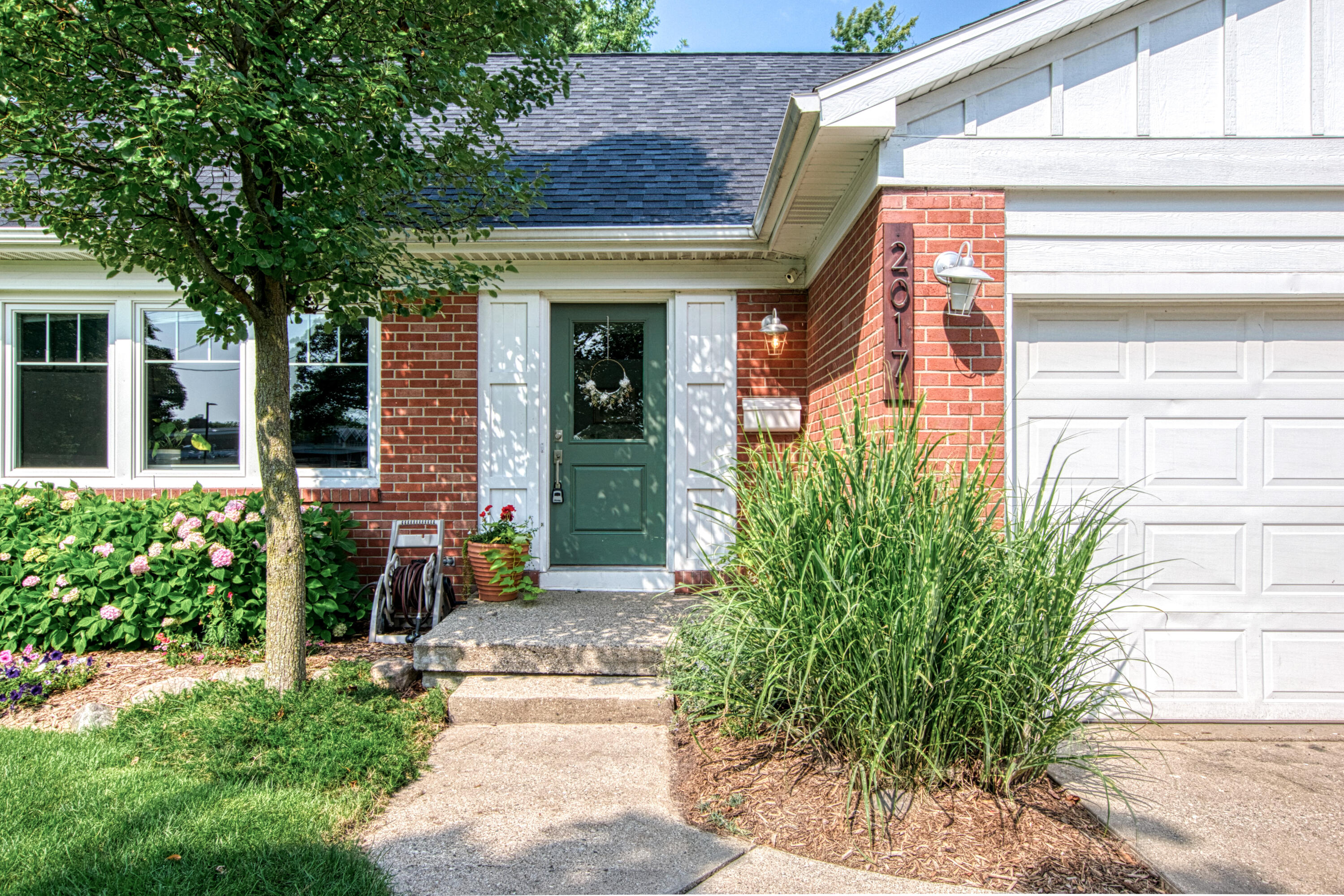 Photo 5 of 40 of 2017 Chesaning Drive SE house