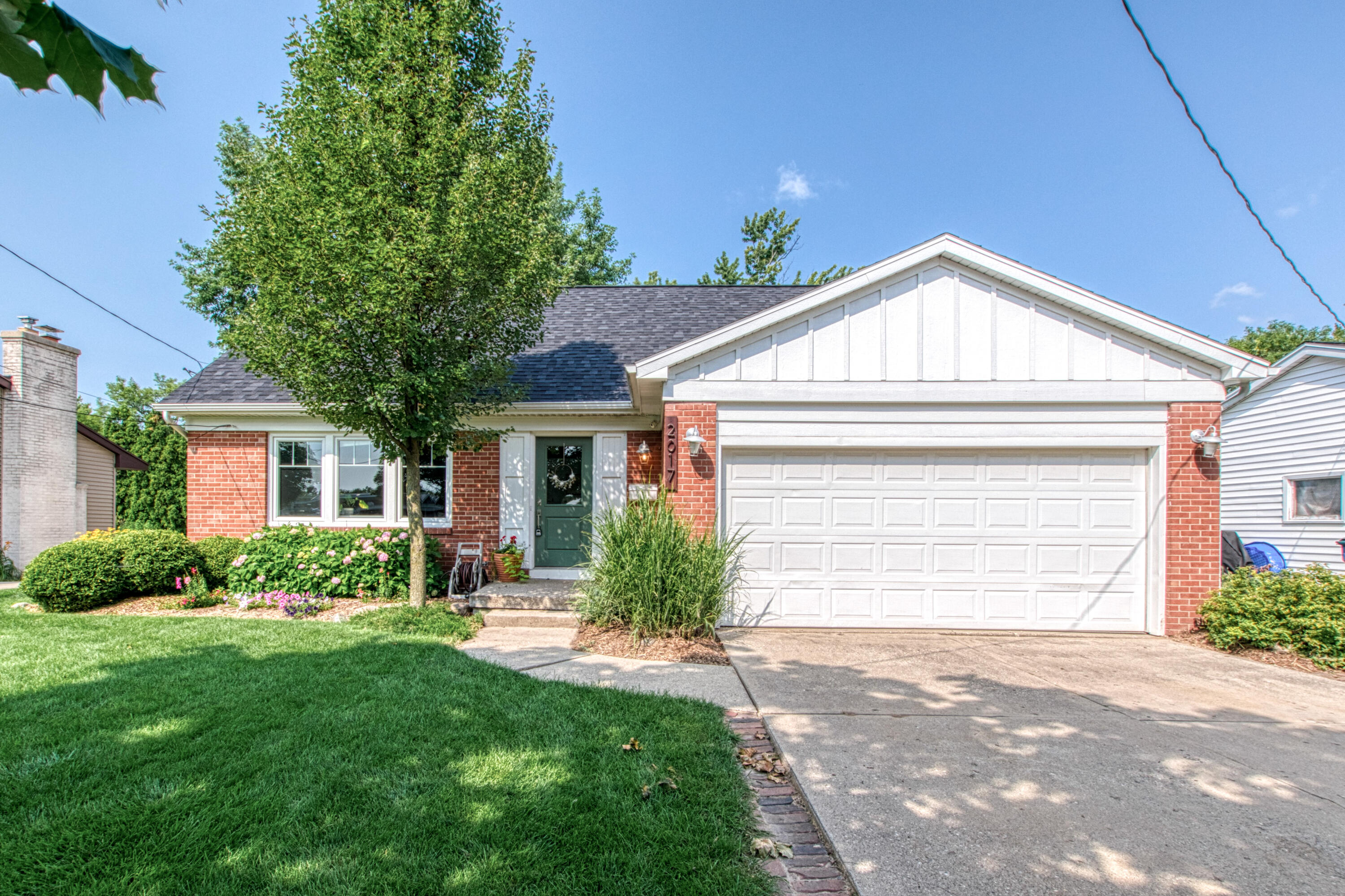 Photo 2 of 40 of 2017 Chesaning Drive SE house