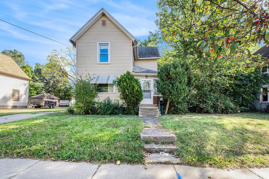 Photo of 819 N West Avenue, Jackson, MI 49202 (MLS # 25050836)