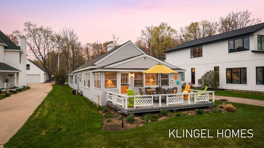 Photo of 16527 Lakeview Street, Spring Lake, MI 49456 (MLS # 26018260)