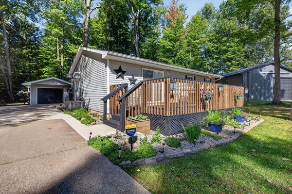 6633 BIRCHSHORE DR, LAKEVIEW, MI 48850 - Image d76939671005a1eec6fd01fabf98faf2/176629667