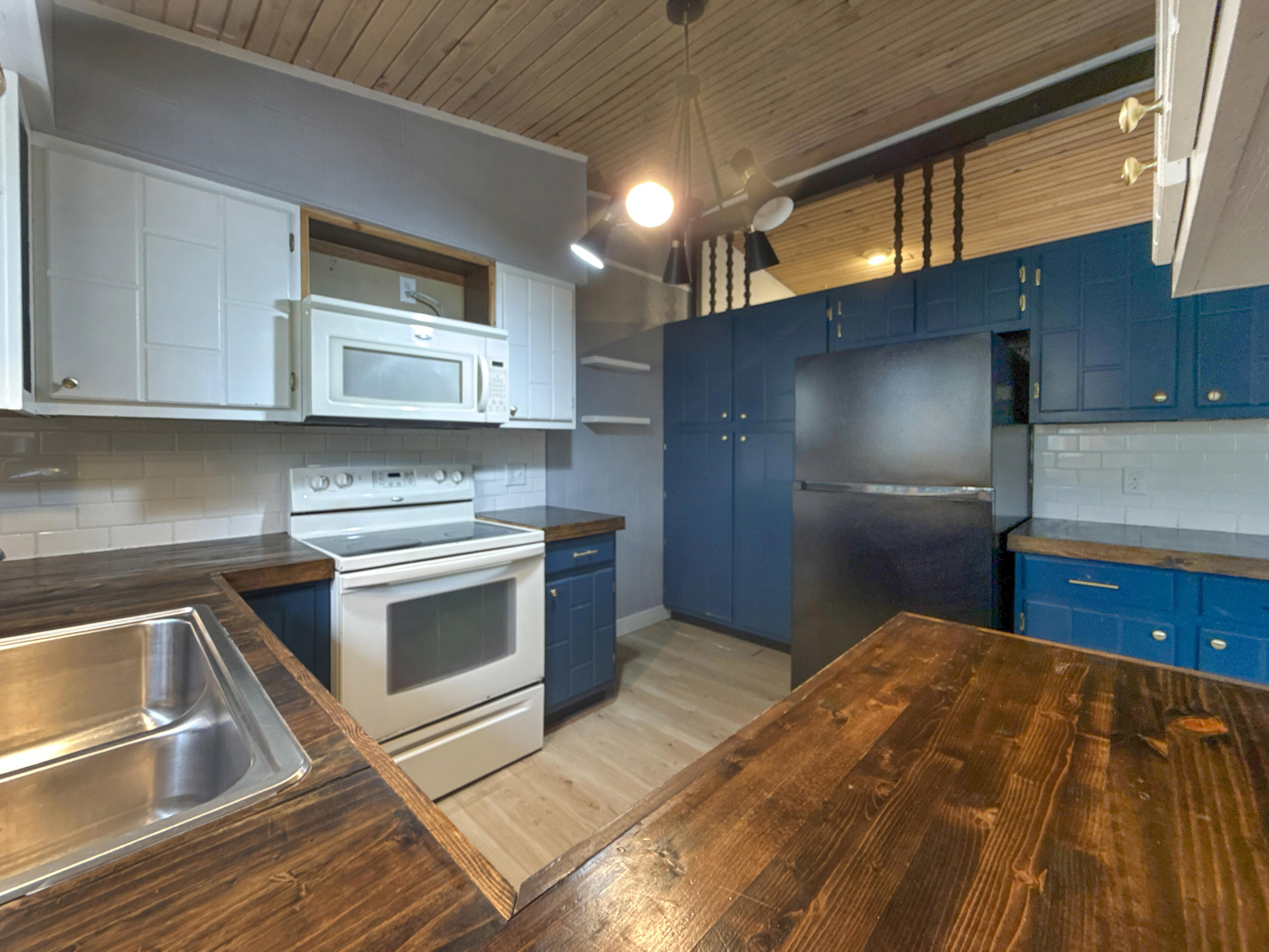 8281 Pine Tree Trail