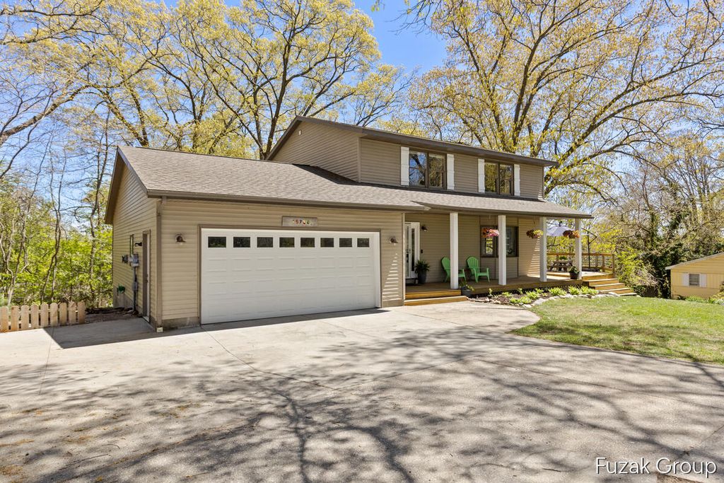Photo of 15780 Ridge Lane, Spring Lake, MI 49456 (MLS # 26021592)