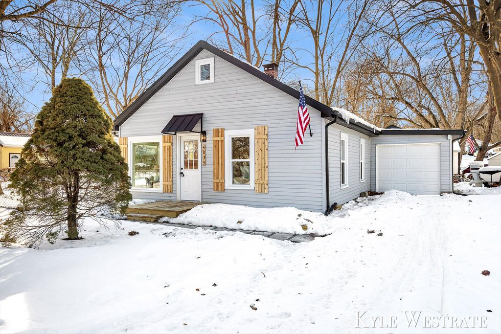 Photo of 4035 Leland Avenue NW, Comstock Park, MI 49321 (MLS # 26005301)