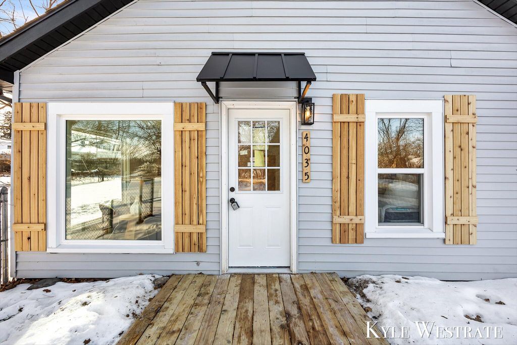 Photo of 4035 Leland Avenue NW, Comstock Park, MI 49321 (MLS # 26005301)