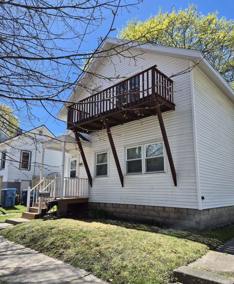 Photo of 212 Sycamore Street #B, Manistee, MI 49660 (MLS # 26019551)