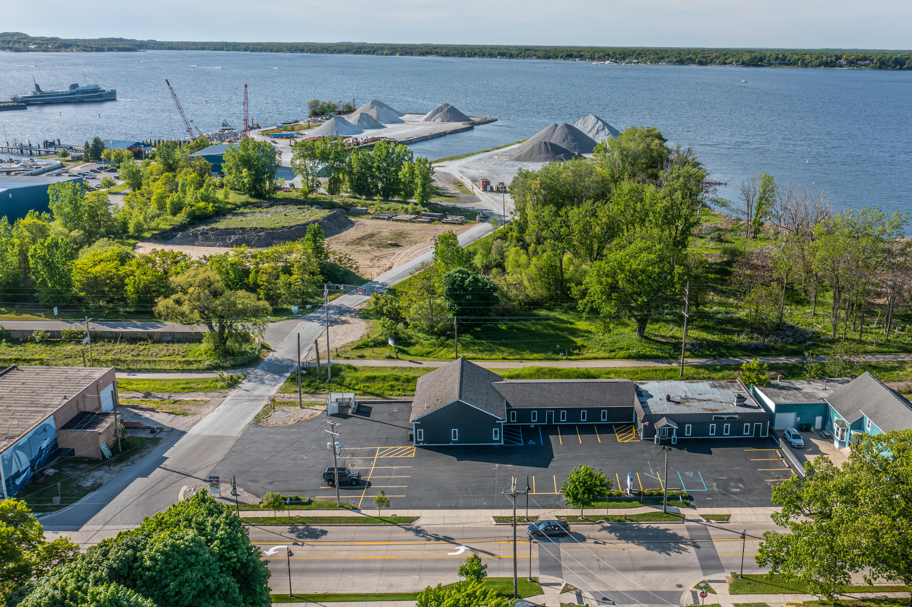 1794 Lakeshore Drive