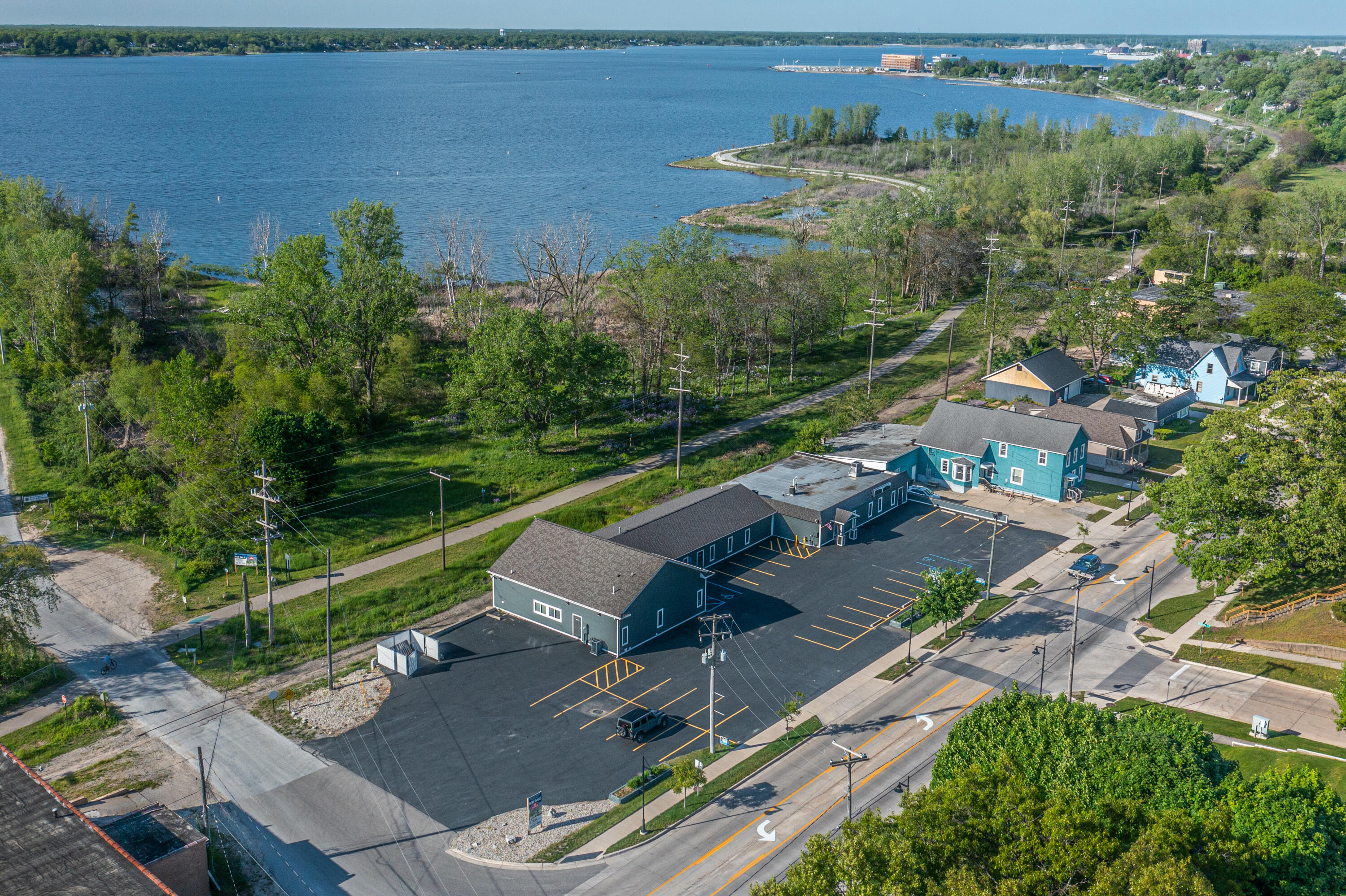1794 Lakeshore Drive