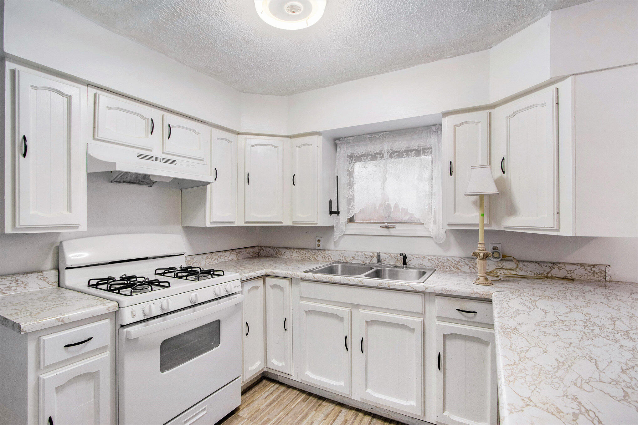 Kalamazoo, Michigan 49048, United States, 2 Bedrooms Bedrooms, ,1 BathroomBathrooms,Residential,Active,224271