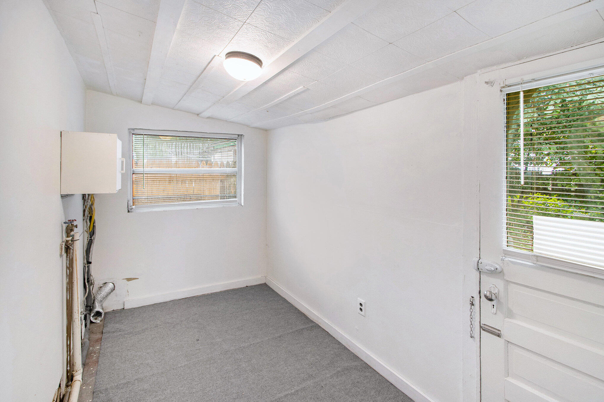 Kalamazoo, Michigan 49048, United States, 2 Bedrooms Bedrooms, ,1 BathroomBathrooms,Residential,Active,224271