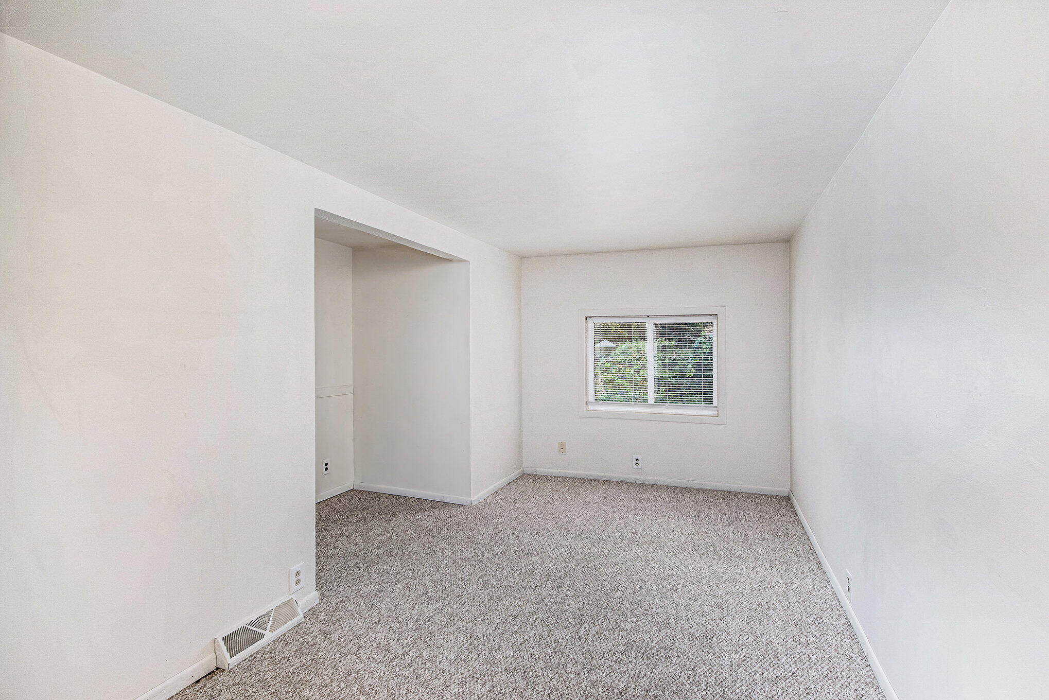 Kalamazoo, Michigan 49048, United States, 2 Bedrooms Bedrooms, ,1 BathroomBathrooms,Residential,Active,224271