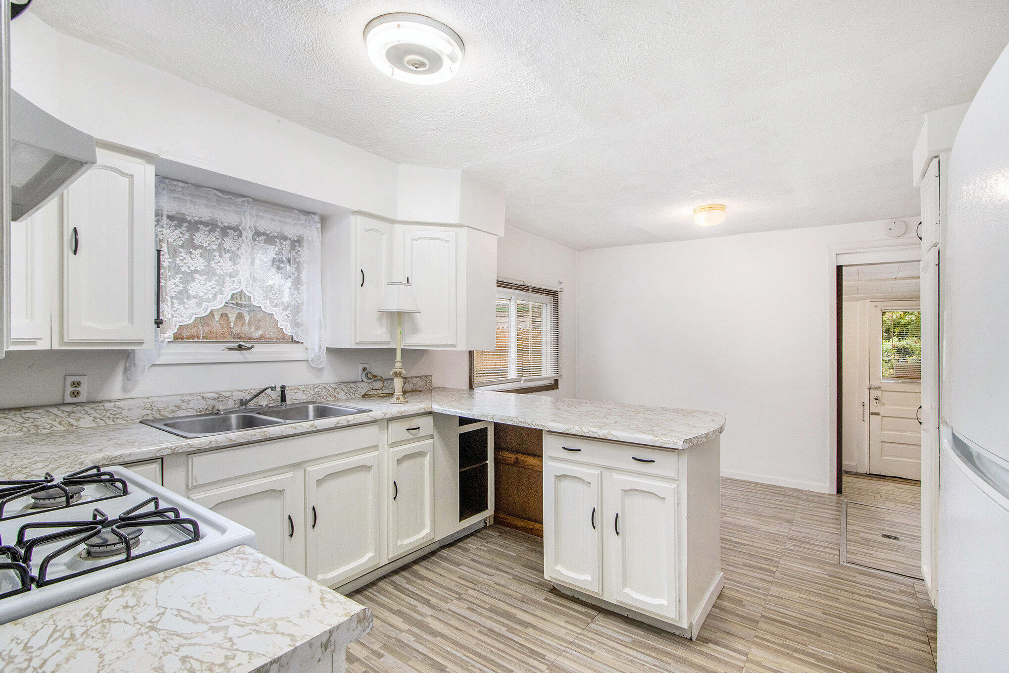 Kalamazoo, Michigan 49048, United States, 2 Bedrooms Bedrooms, ,1 BathroomBathrooms,Residential,Active,224271