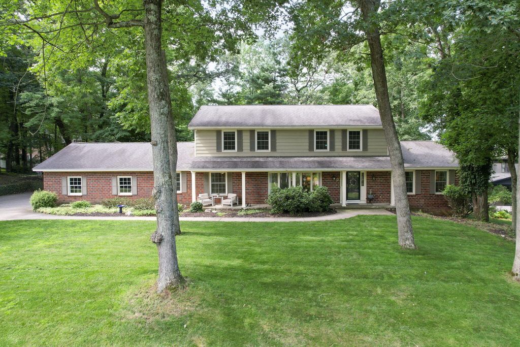 Photo of 2537 Shadowbrook Drive SE, Grand Rapids, MI 49546 (MLS # 24038102)