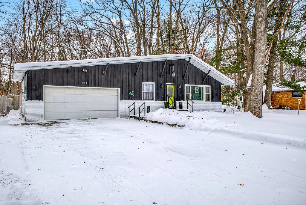 Photo of 914 Victor Avenue, Muskegon, MI 49445 (MLS # 26002762)