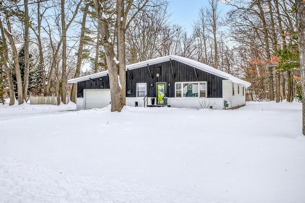 Photo of 914 Victor Avenue, Muskegon, MI 49445 (MLS # 26002762)